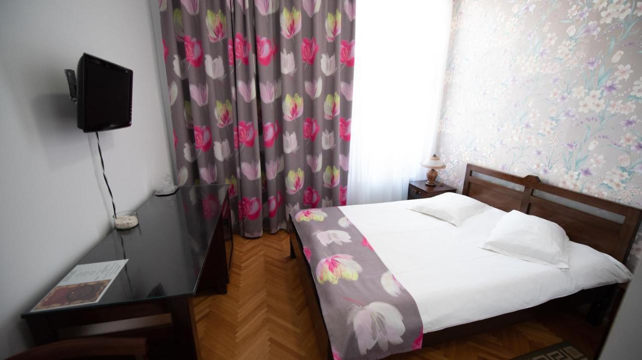Pension Arena Cluj-Napoca Esterno foto