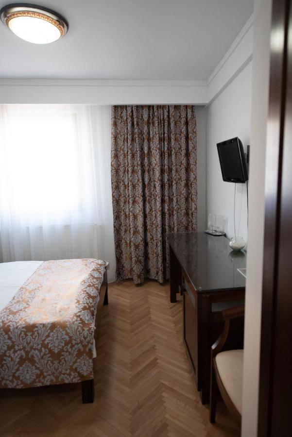 Pension Arena Cluj-Napoca Esterno foto